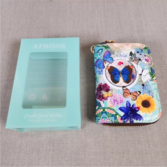 NWT RFID Credit Card Wallet Lilac Color Butterflies New in Box Gold Tone Zip - Picture 2 of 10